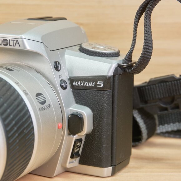 Minolta Maxxum 5 / 35mm SLR Film Camera / Minolta AF 28-80mm f3.5-5.6 D Lens - Picture 4 of 10